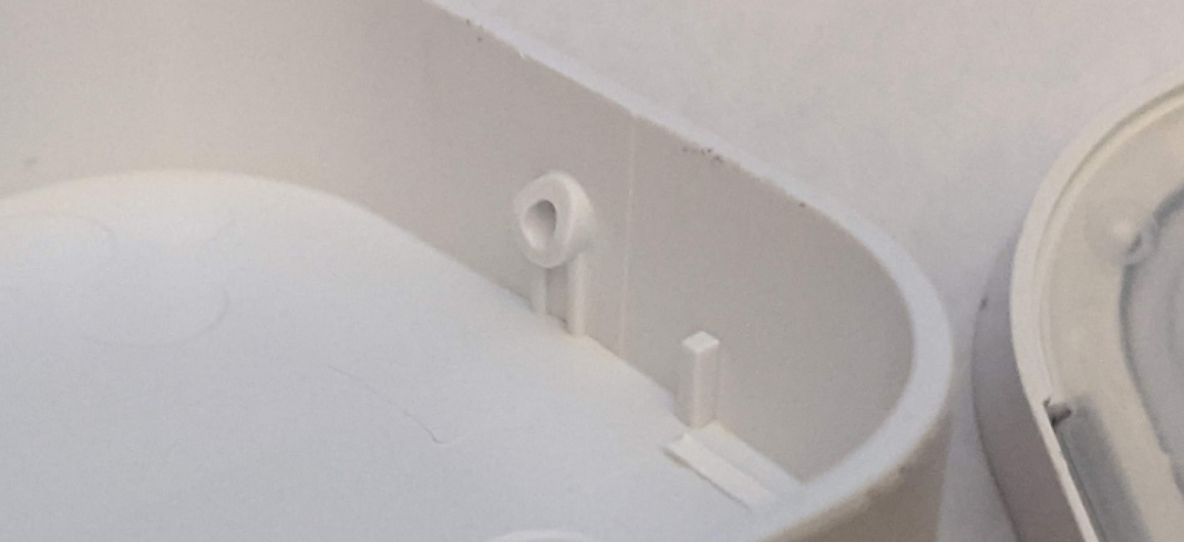 Closer look at the hinge